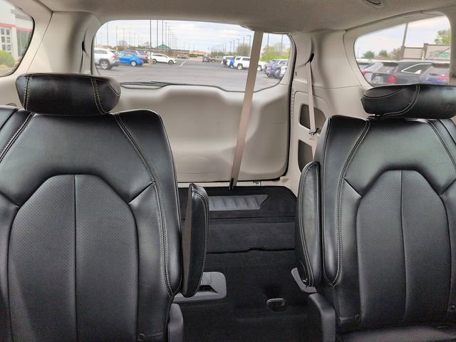 Used 2024 Chrysler Pacifica Touring-L image 11