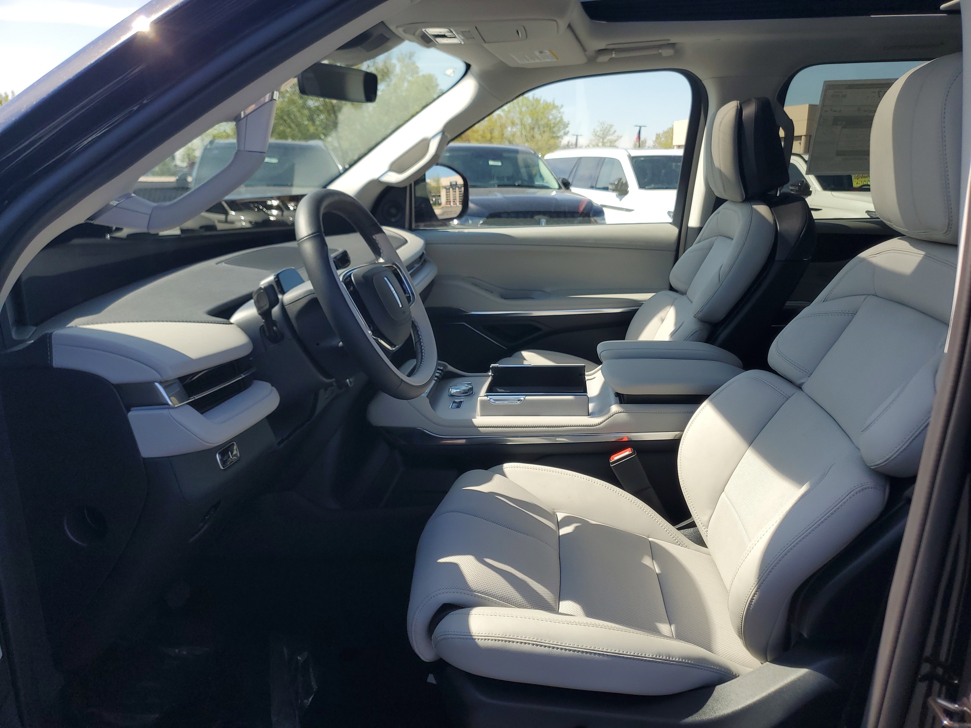 New 2026 Lincoln Navigator Reserve AWD/4WD image 11