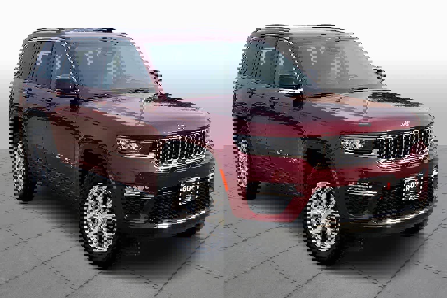 Used 2024 Jeep Grand Cherokee Limited image 3