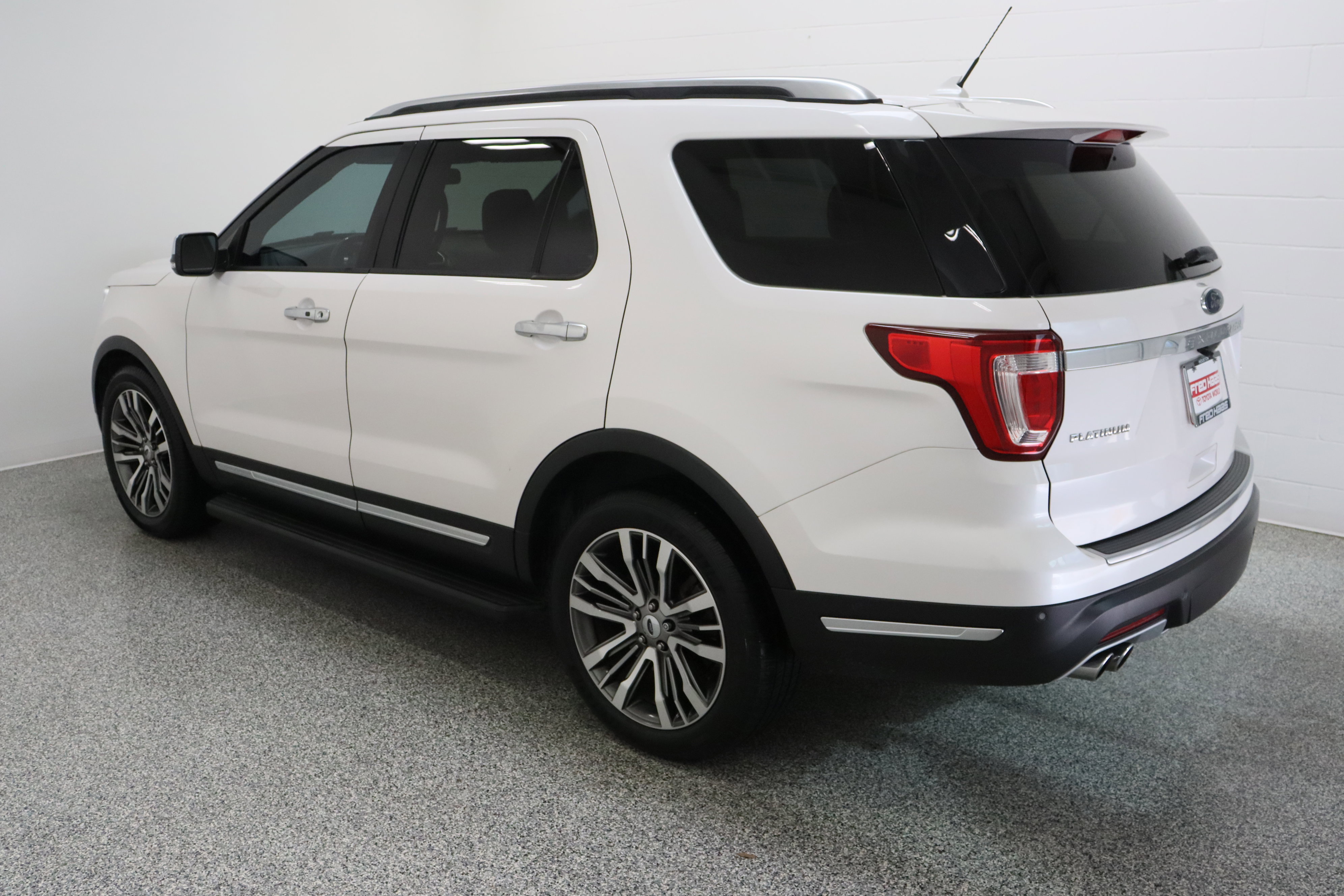 Used 2018 Ford Explorer Platinum AWD/4WD image 9