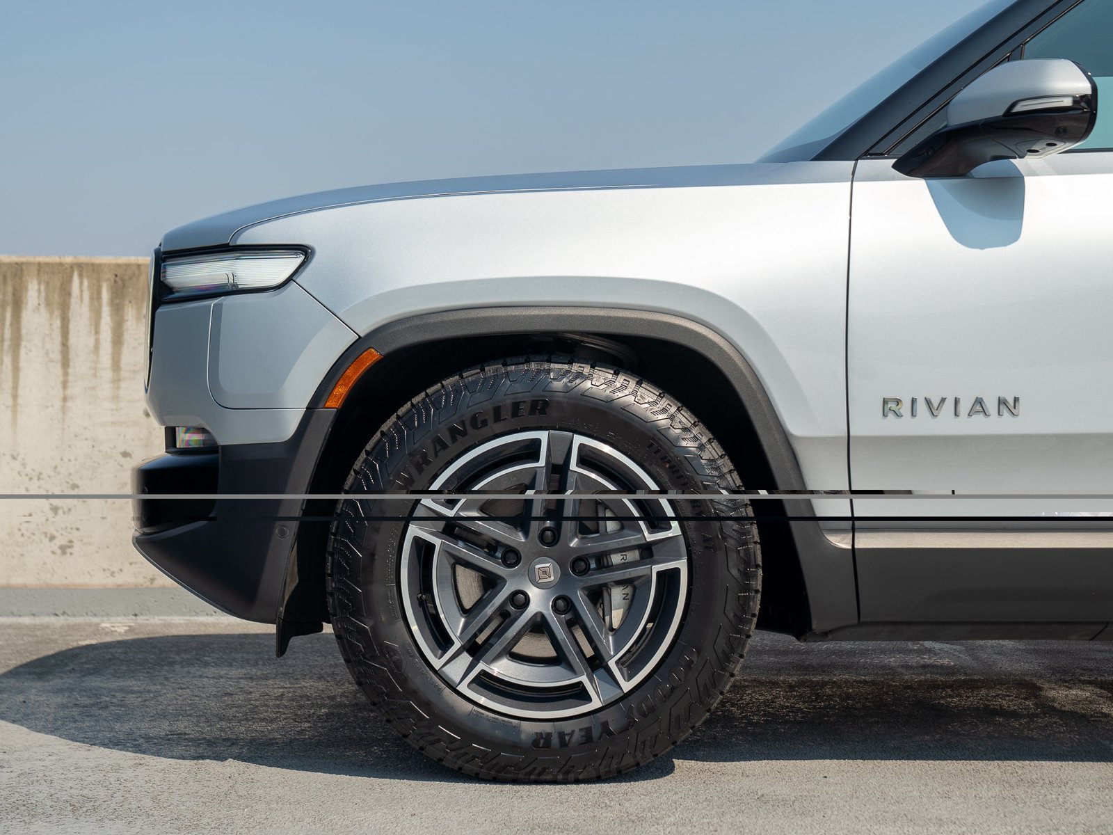 Used 2025 Rivian R1T Adventure AWD/4WD image 13