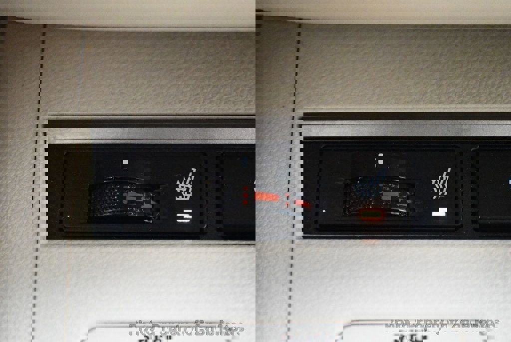 Used 2013 Lexus ES 300h image 48