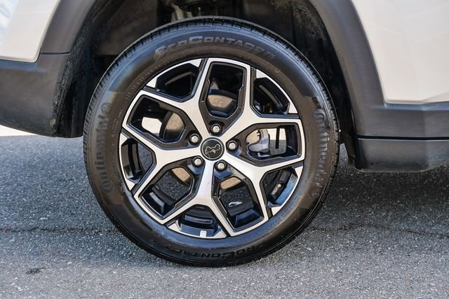 Used 2025 Jeep Compass Limited image 11