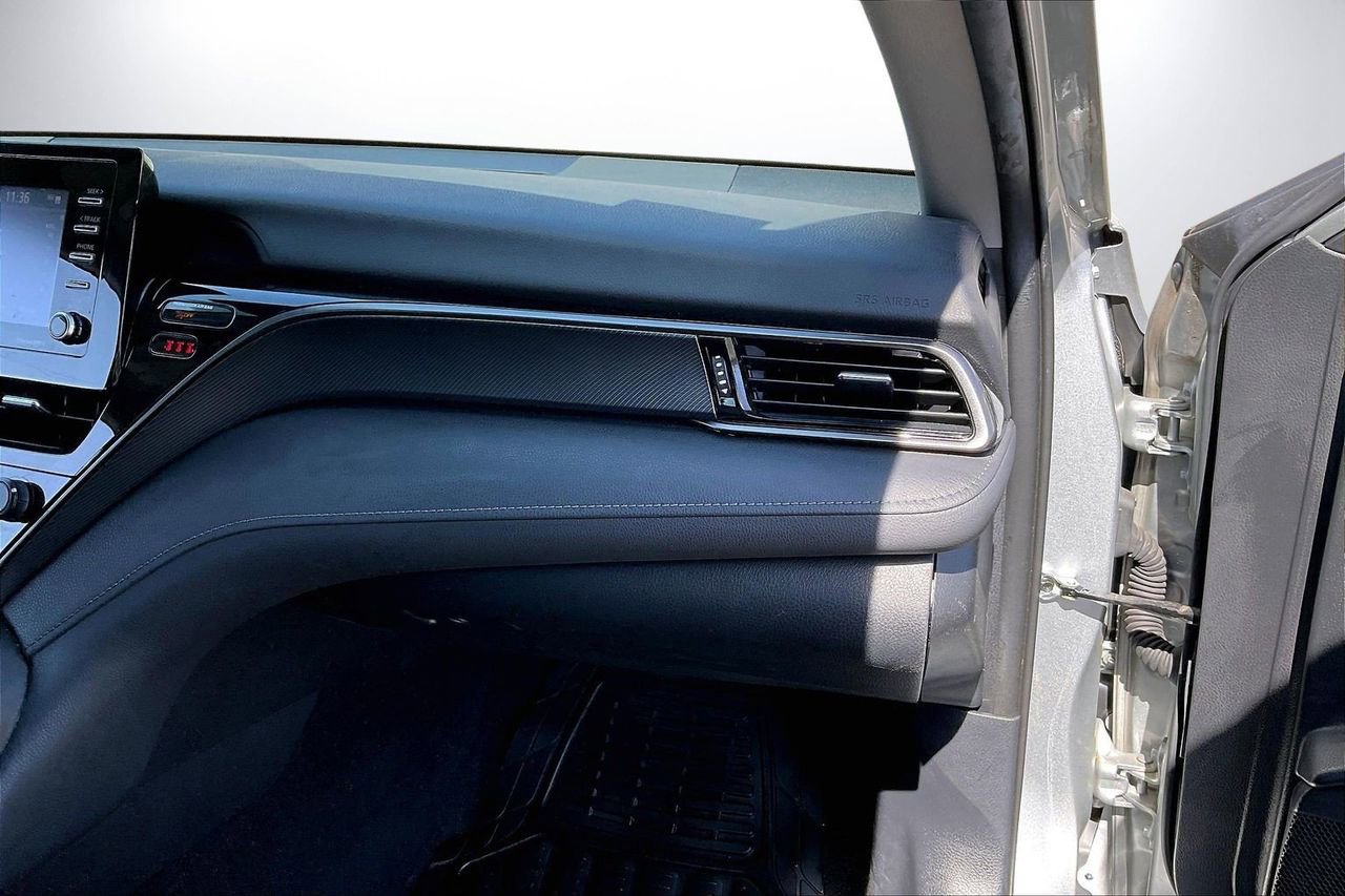 Used 2021 Toyota Camry LE image 19