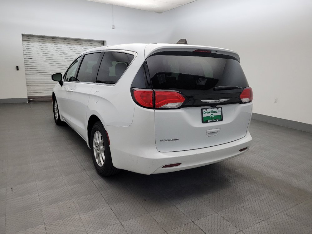 Used 2023 Chrysler Voyager LX FWD image 5