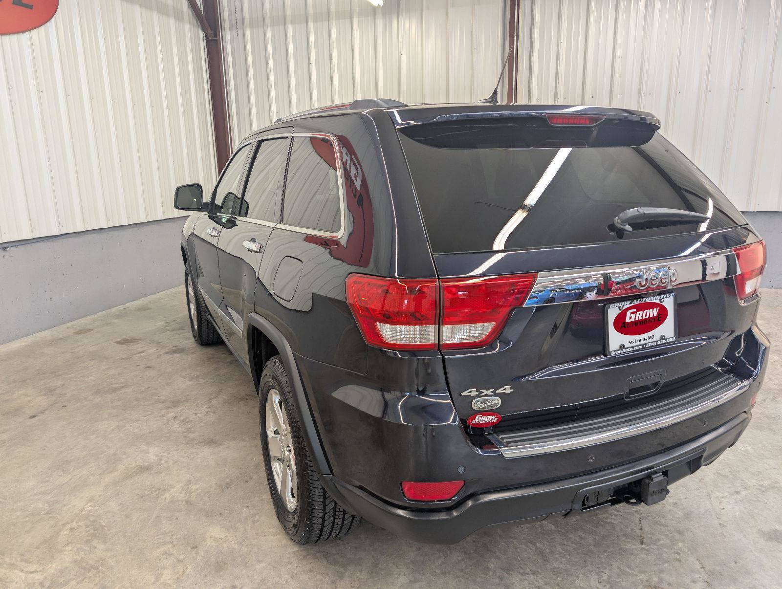 Used 2011 Jeep Grand Cherokee Overland AWD/4WD image 15
