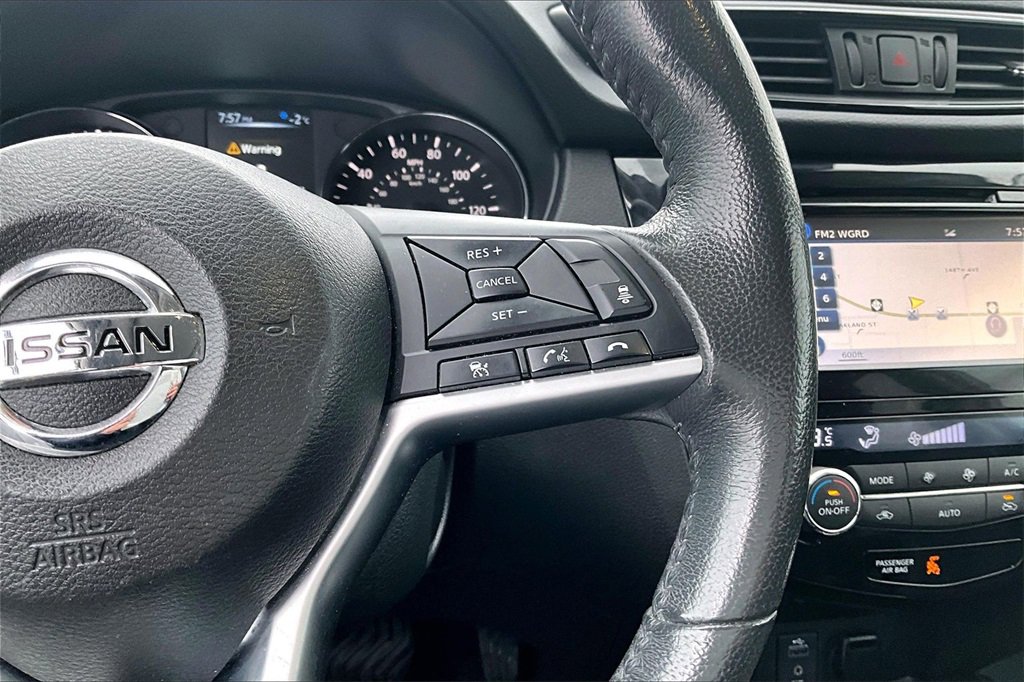 Used 2017 Nissan Rogue SL image 12