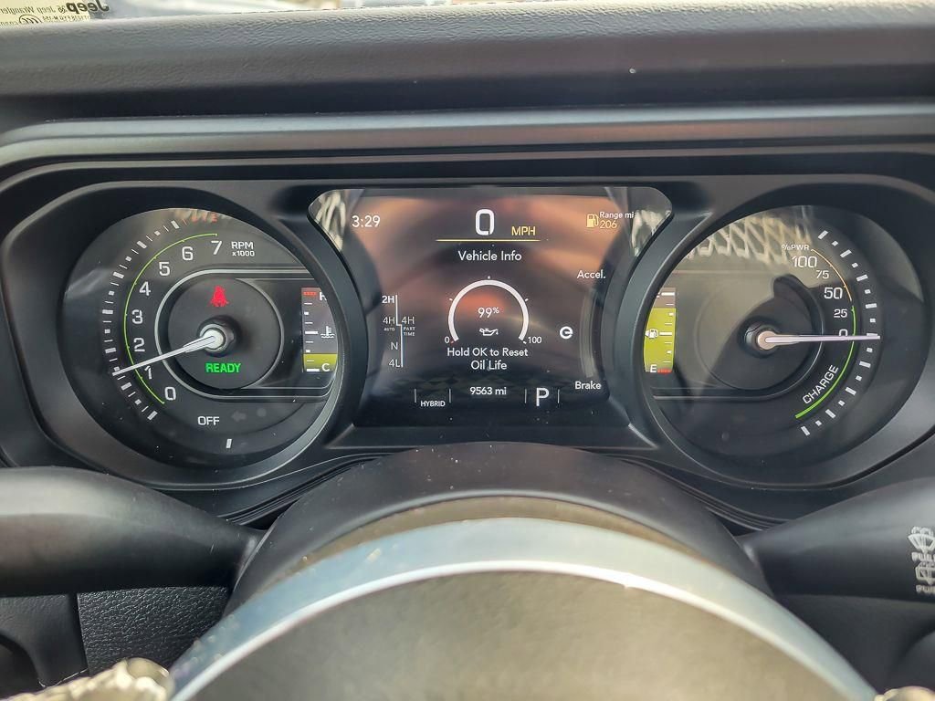 Used 2025 Jeep Wrangler Unlimited Sahara w/ Safety Group AWD/4WD image 12