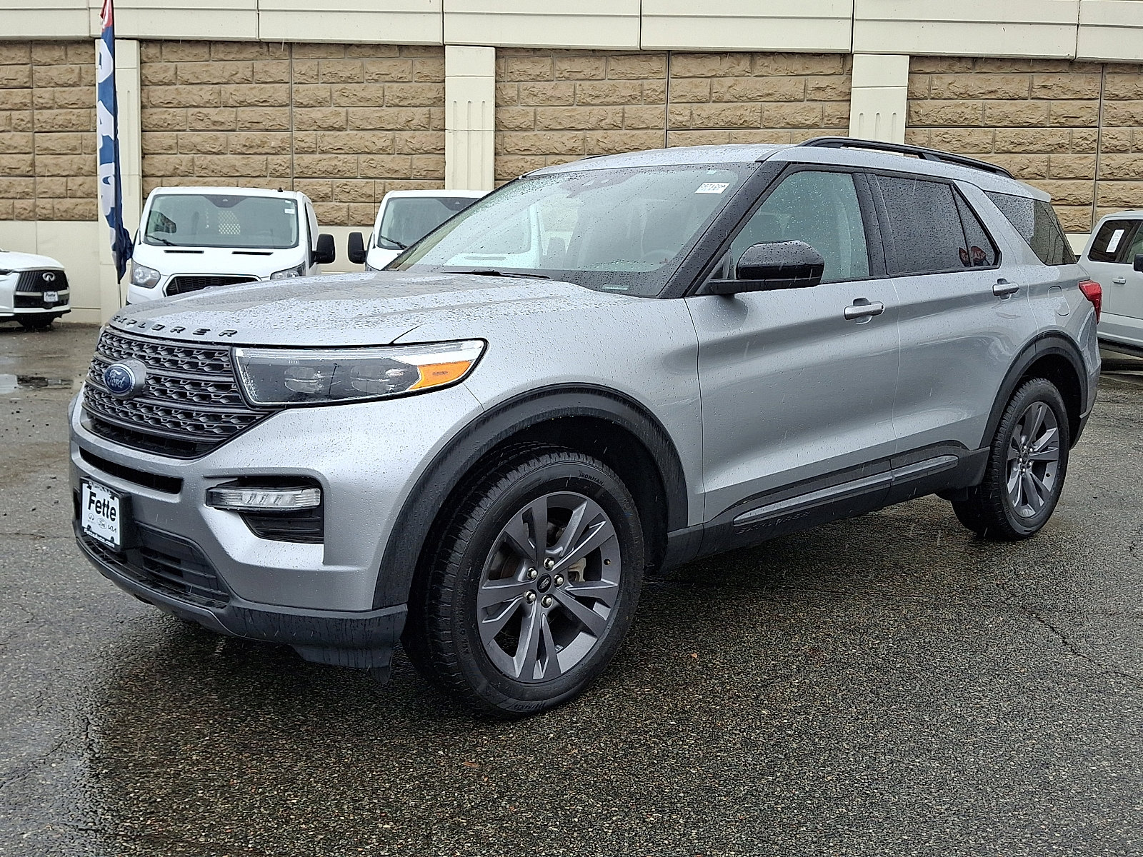 Used 2023 Ford Explorer XLT w/ Equipment Group 202A AWD/4WD image 1