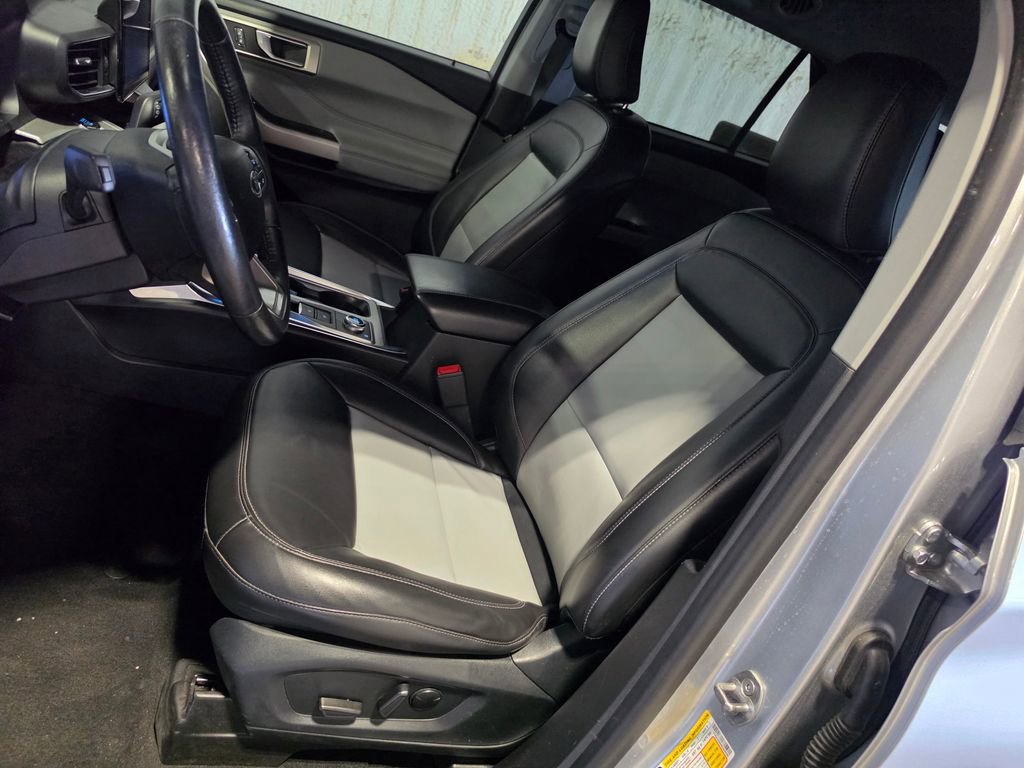 Used 2022 Ford Explorer XLT w/ Equipment Group 202A AWD/4WD image 6