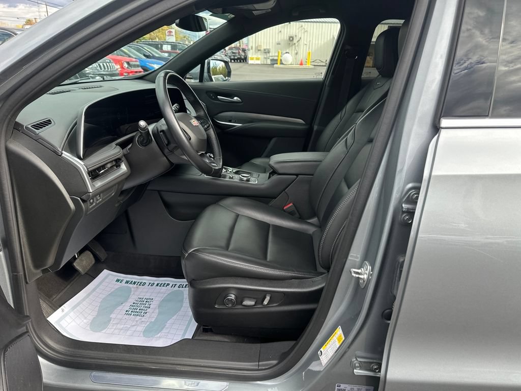 Used 2024 Cadillac XT4 Premium Luxury AWD/4WD image 9