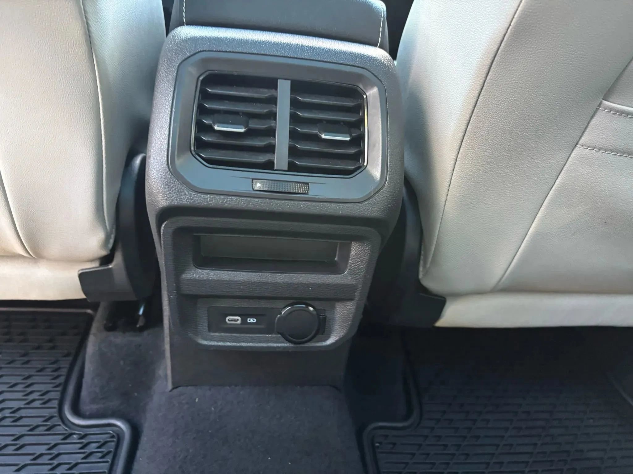 Used 2021 Volkswagen Tiguan SE R-Line w/ 3rd Row Seat Package image 33