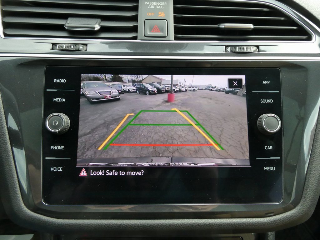 Used 2022 Volkswagen Tiguan SE w/ Panoramic Sunroof Package image 29