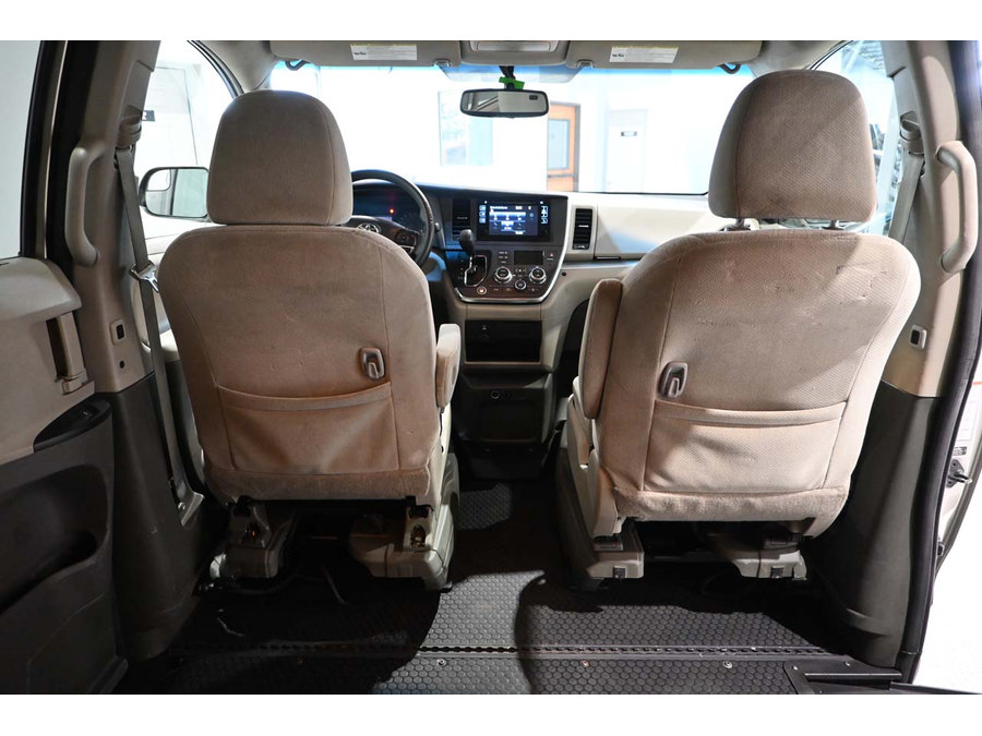 Used 2015 Toyota Sienna LE FWD image 20