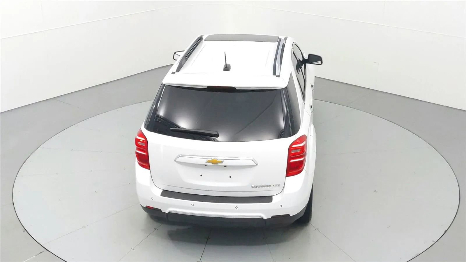 Used 2016 Chevrolet Equinox LTZ w/ Enhanced Convenience Package FWD image 41