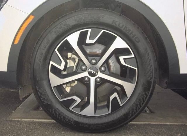 Certified 2025 Kia Sportage EX FWD image 7