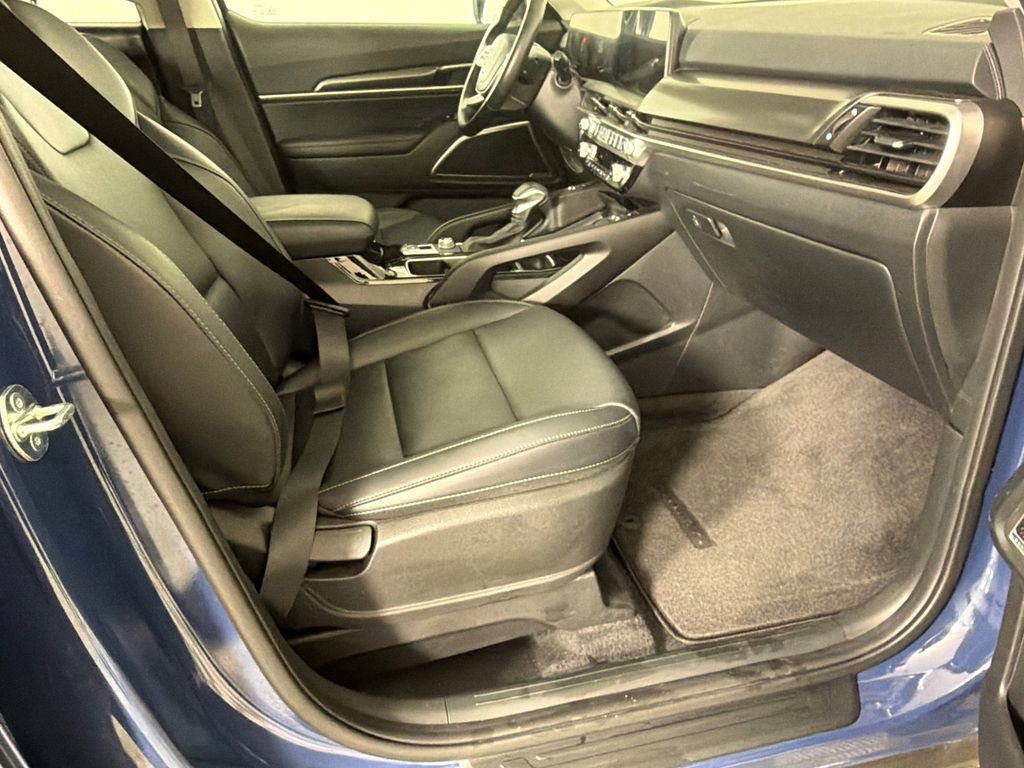 Used 2025 Kia Telluride S image 15
