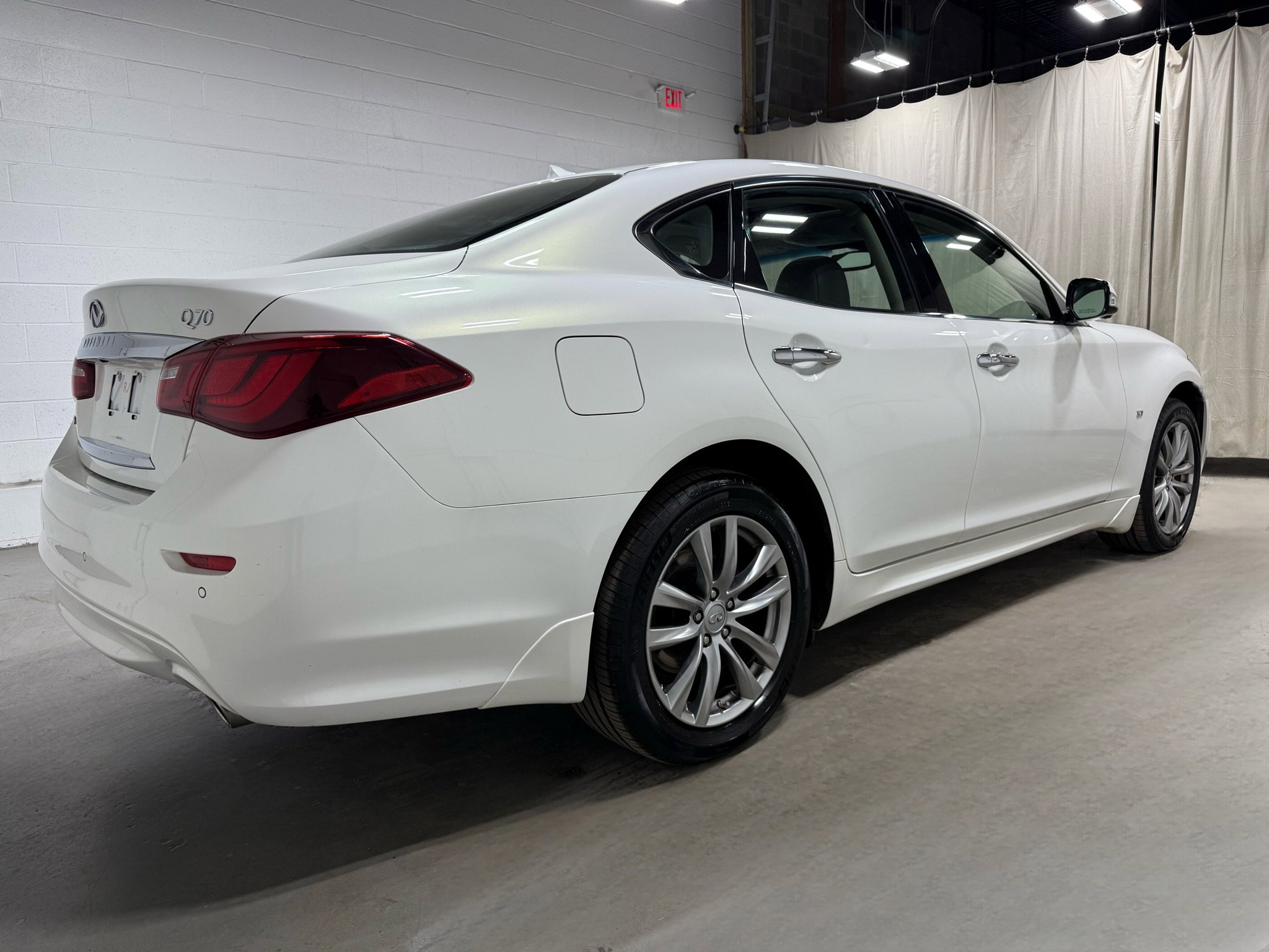 Used 2015 INFINITI Q70 3.7 w/ Technology Package image 4