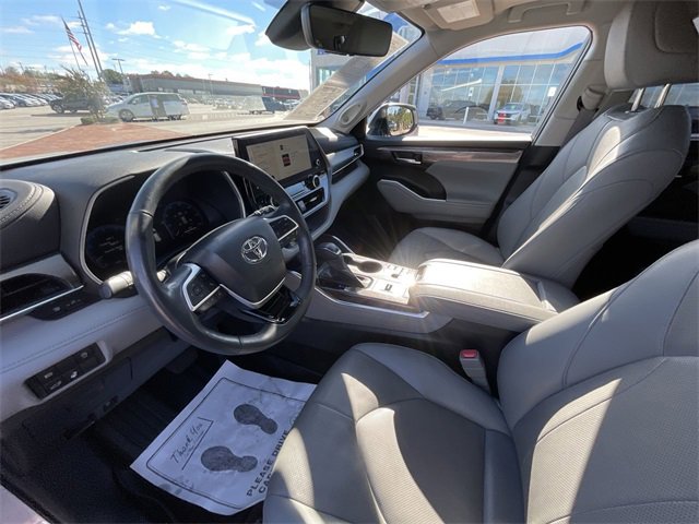 Used 2023 Toyota Highlander Limited image 15
