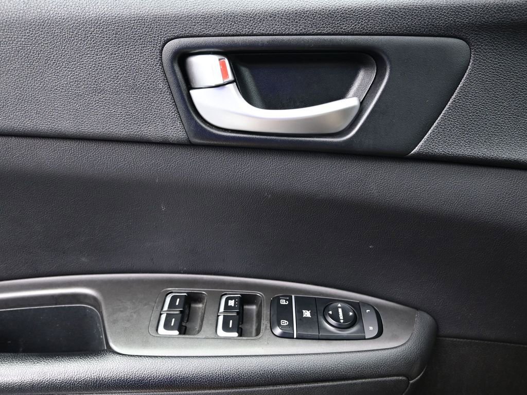 Used 2018 Kia Optima LX image 17