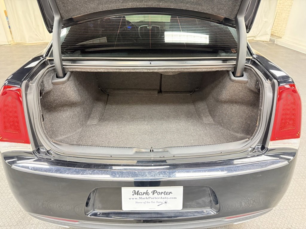 Used 2018 Chrysler 300 Touring L image 5