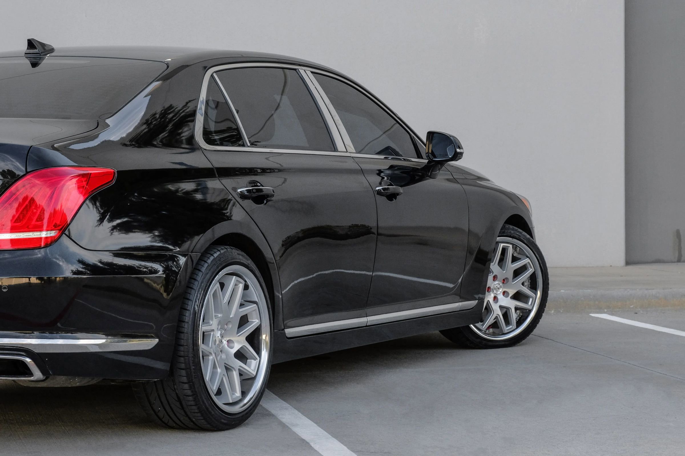 Used 2018 Genesis G90 5.0 Ultimate AWD/4WD image 14