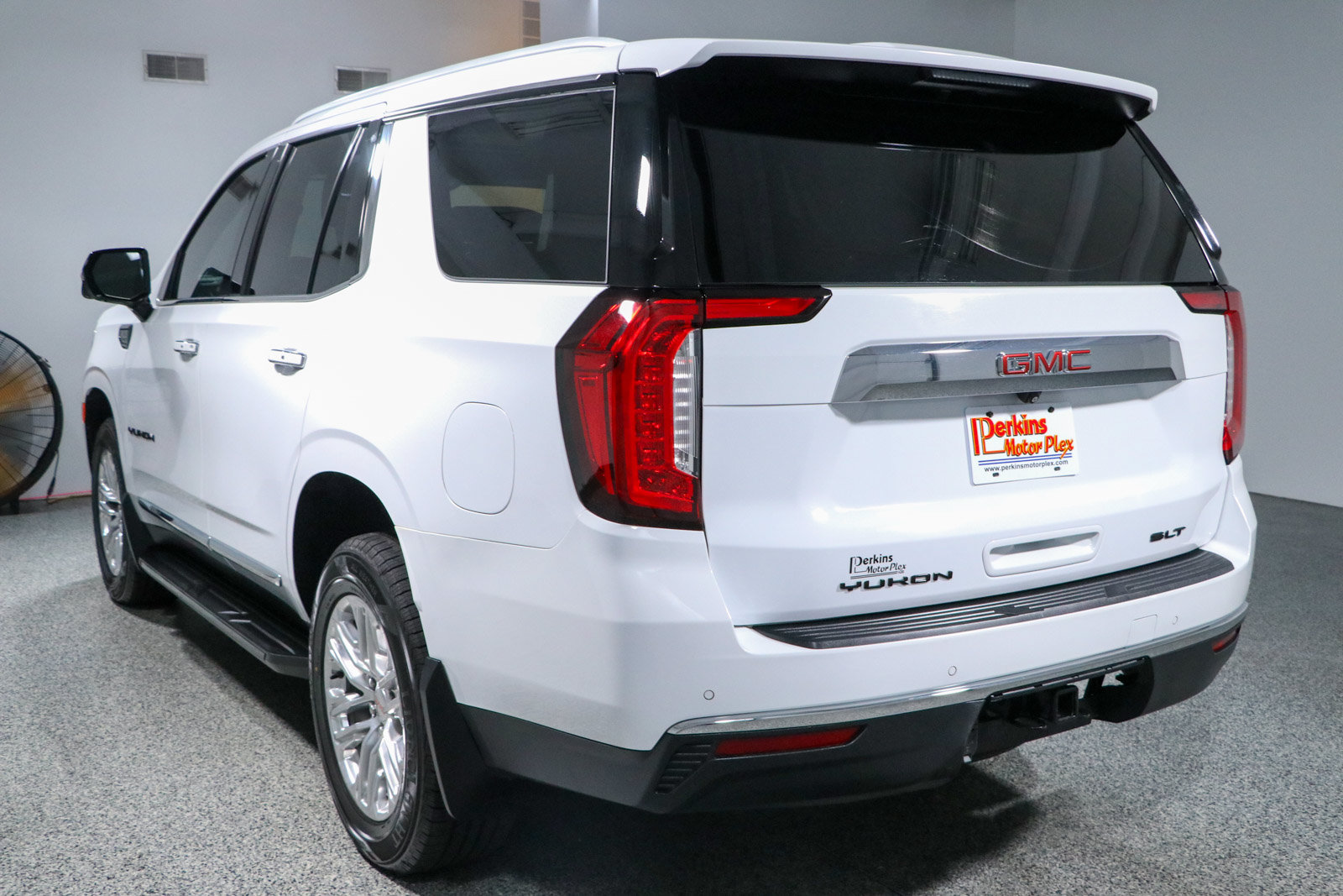 Used 2023 GMC Yukon SLT w/ SLT Premium Package AWD/4WD image 9