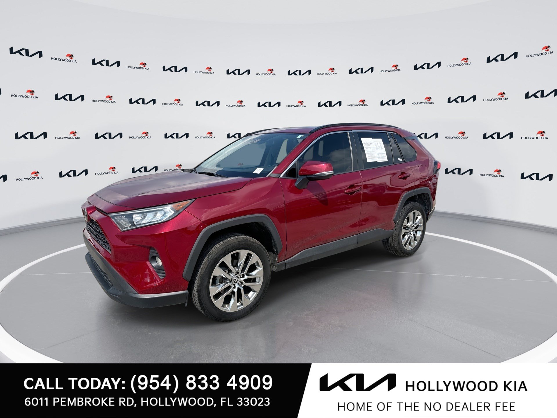 Used 2021 Toyota RAV4 XLE Premium FWD image 4