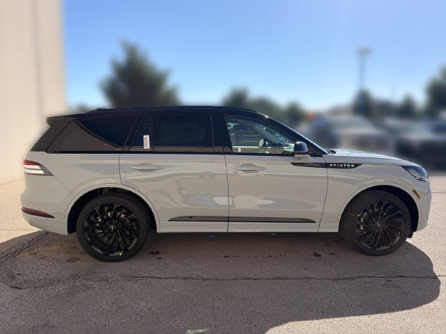 New 2027 Lincoln Aviator Reserve AWD/4WD image 4