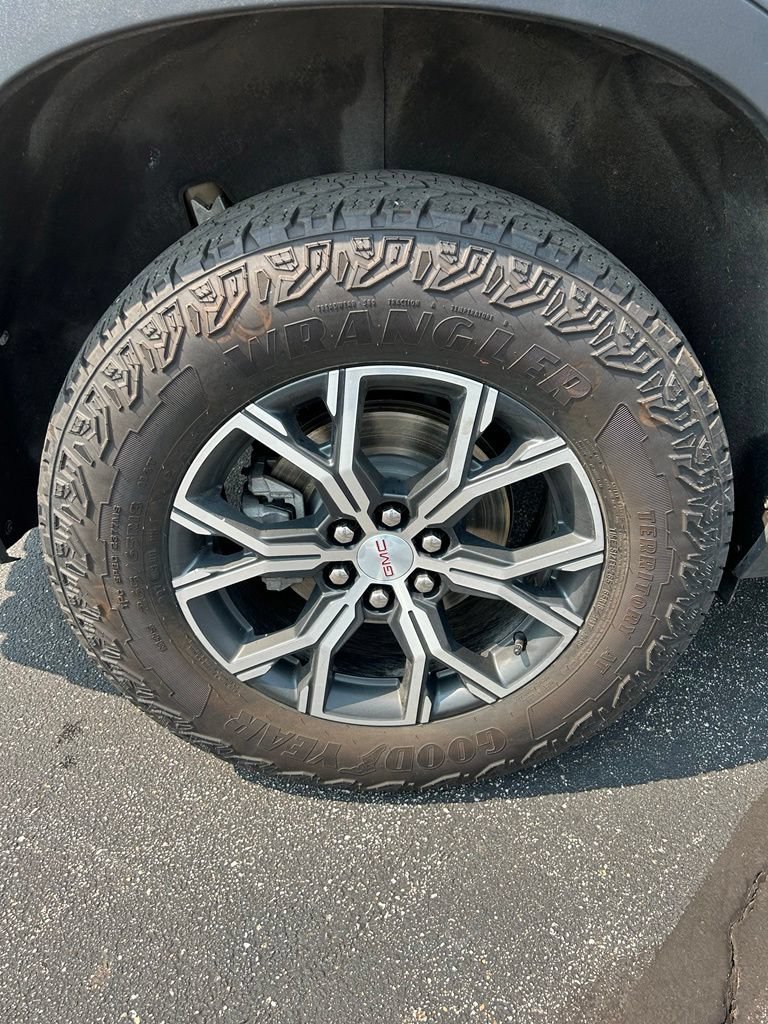 Used 2025 GMC Acadia AT4 AWD/4WD image 9