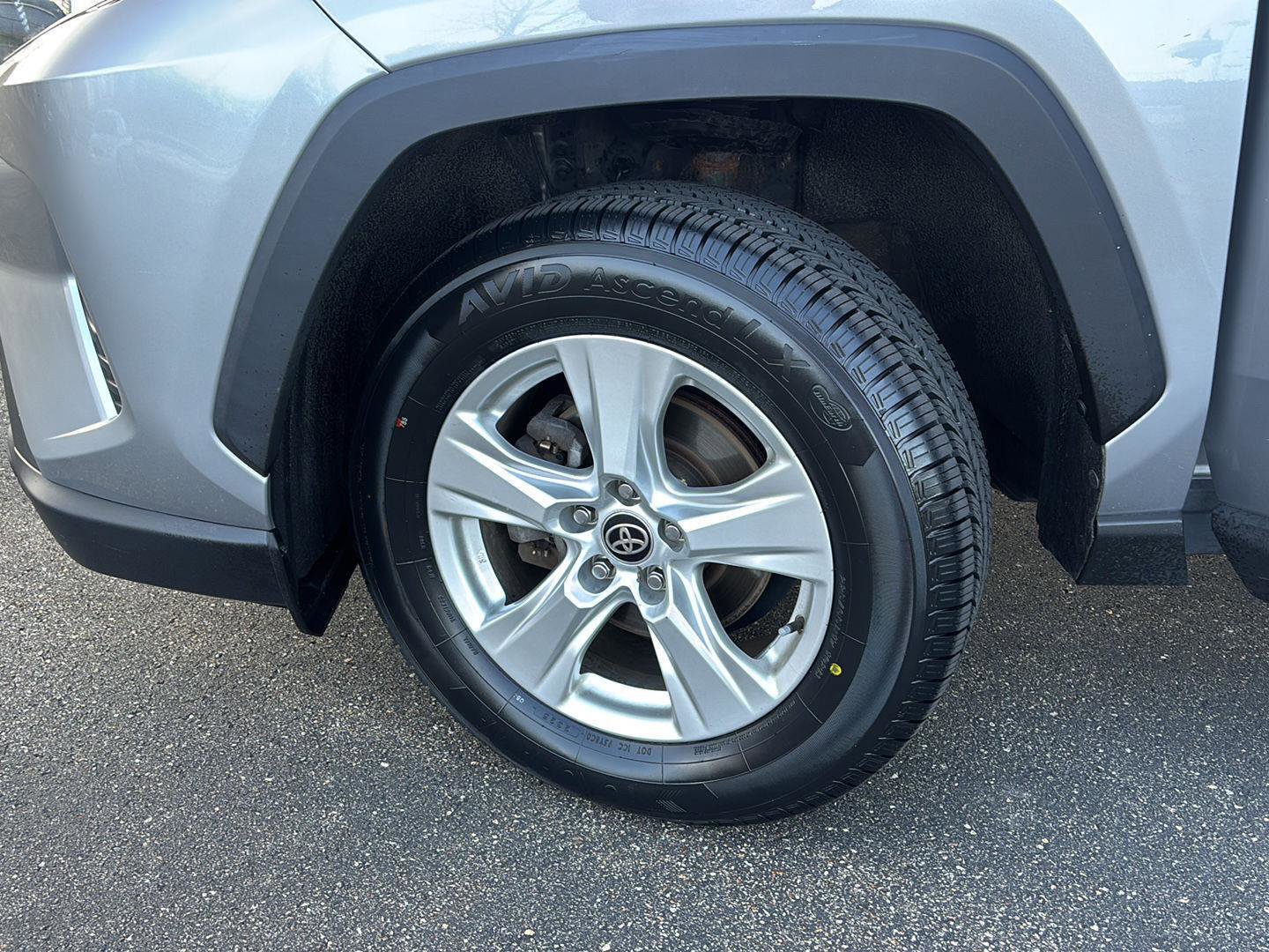 Used 2020 Toyota RAV4 XLE AWD/4WD image 5