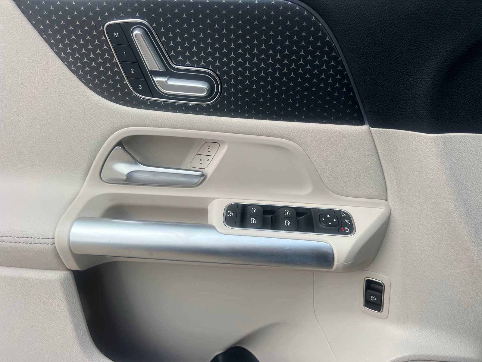 Used 2025 Mercedes-Benz GLA 250 image 26