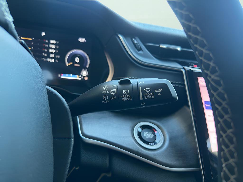 Used 2023 Jeep Grand Cherokee Limited w/ Black Appearance Package image 29