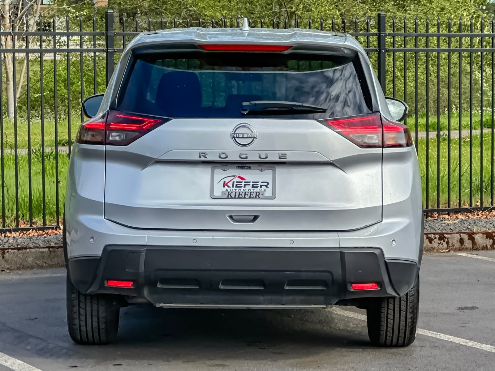 Used 2025 Nissan Rogue SV image 4