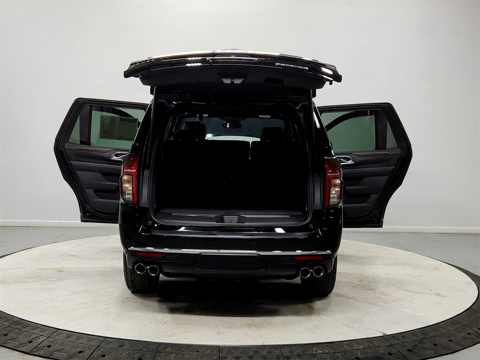 Used 2024 Chevrolet Tahoe Premier image 13