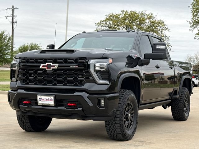 Used 2024 Chevrolet Silverado 2500 ZR2 w/ Technology Package AWD/4WD video 3