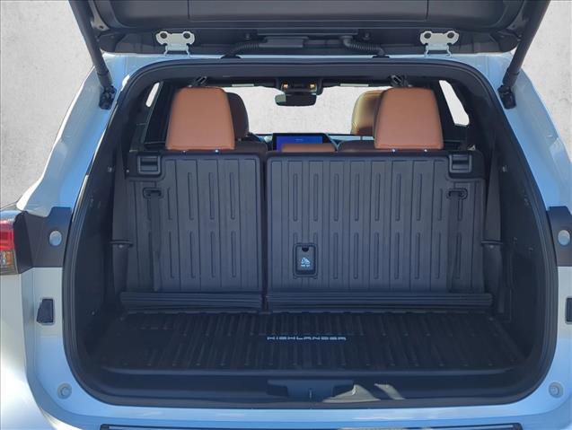 Used 2025 Toyota Highlander Platinum image 7