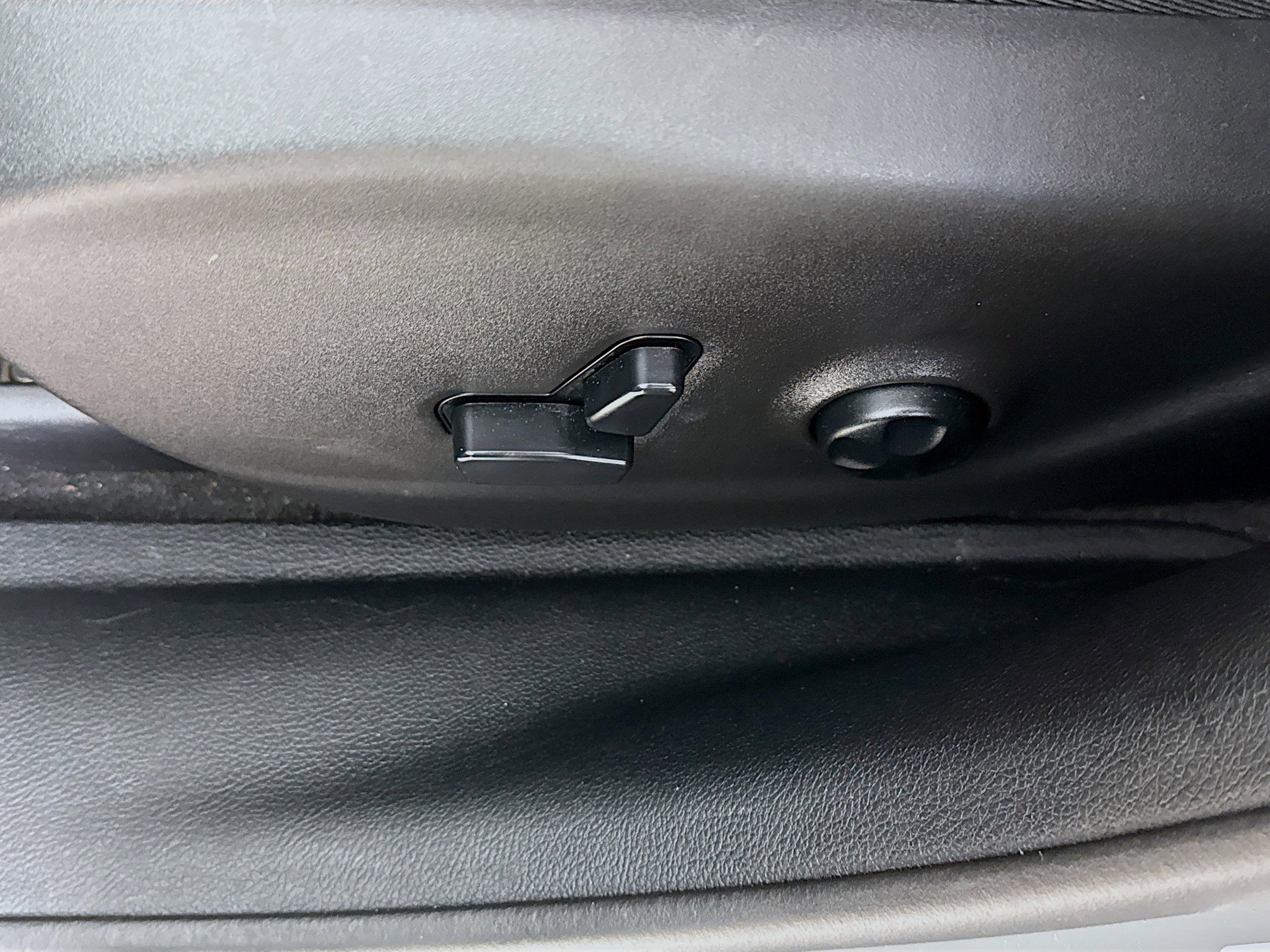 Used 2020 Jeep Cherokee Limited FWD image 22