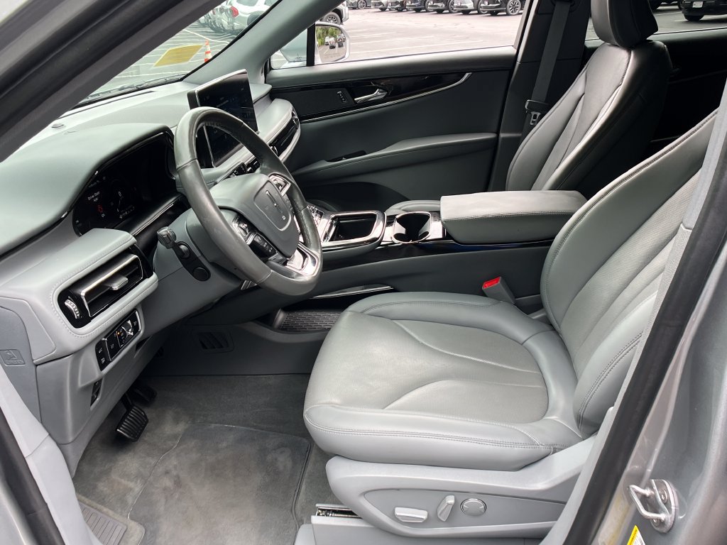Used 2023 Lincoln Nautilus Reserve AWD/4WD image 9
