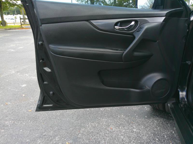 Used 2017 Nissan Rogue S image 22