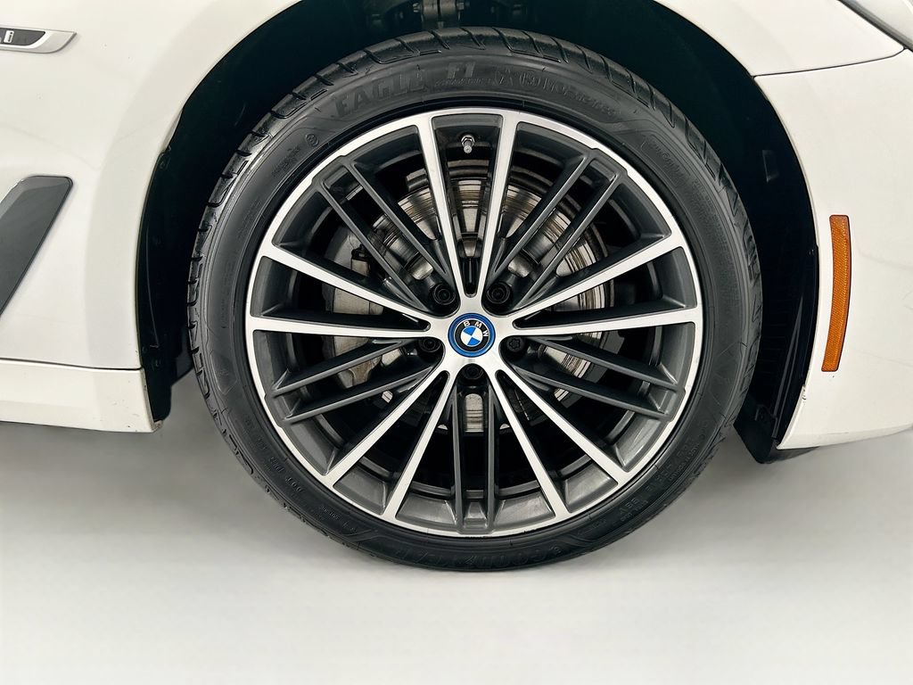 Certified 2023 BMW 530e w/ Premium Package RWD image 31
