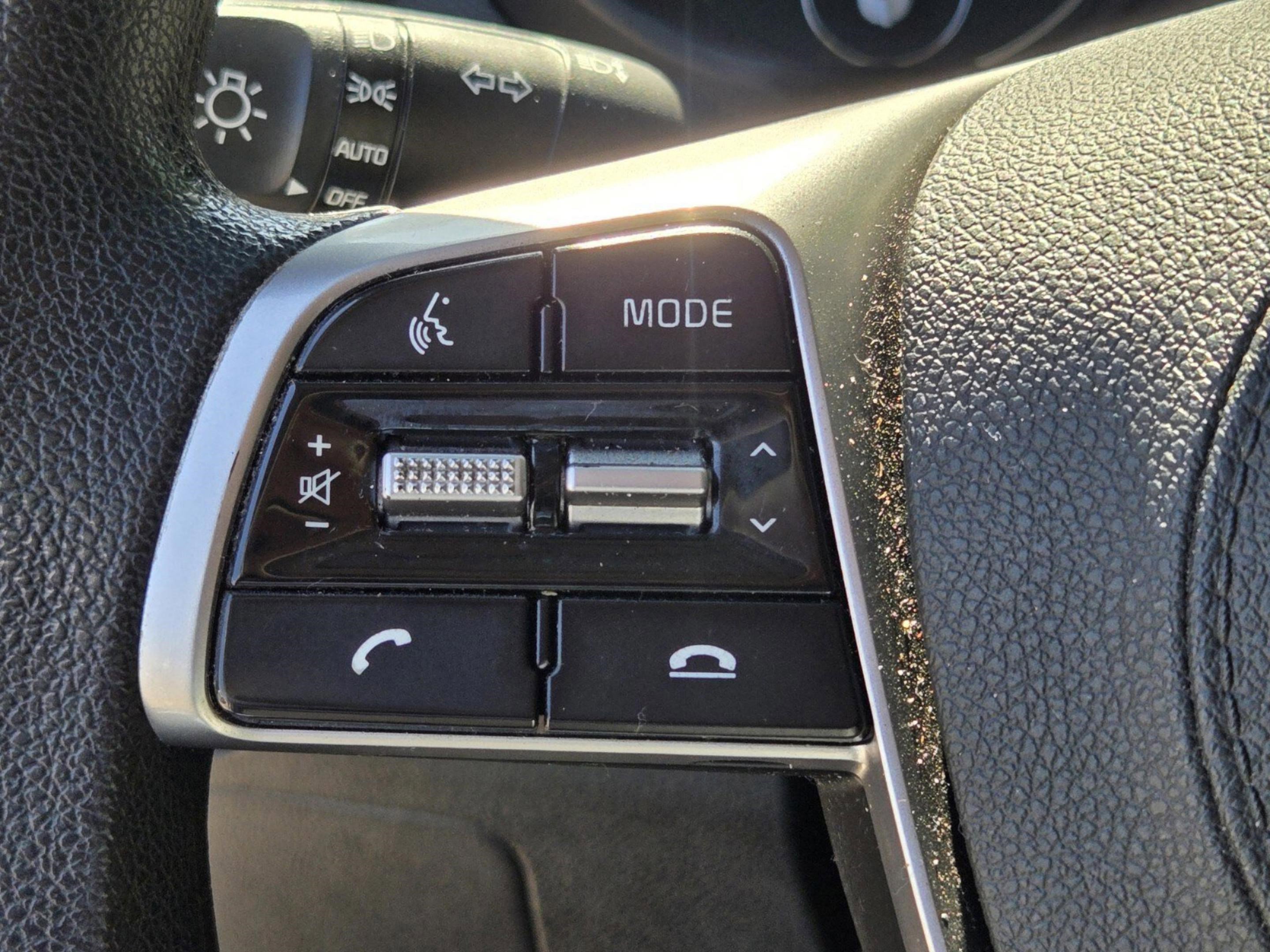 Used 2020 Kia Sorento LX image 48