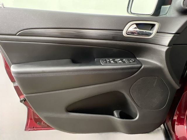 Used 2021 Jeep Grand Cherokee Laredo AWD/4WD image 29