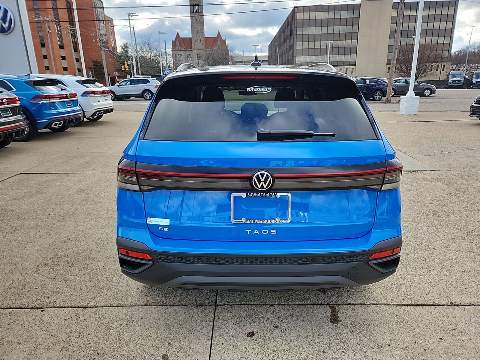 New 2025 Volkswagen Taos SE image 4