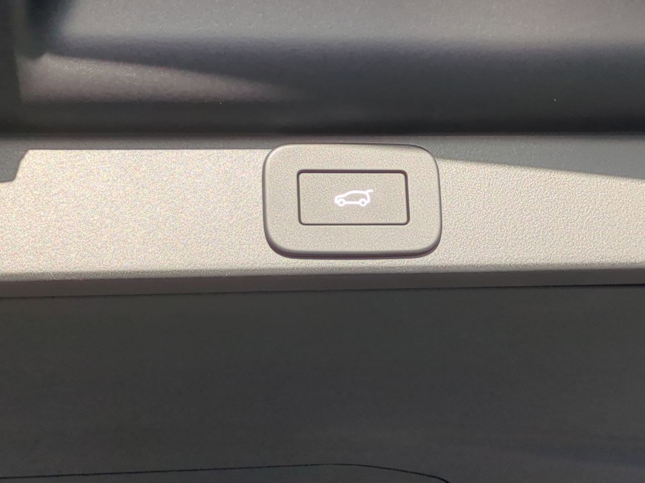 New 2026 Land Rover Range Rover SV image 24