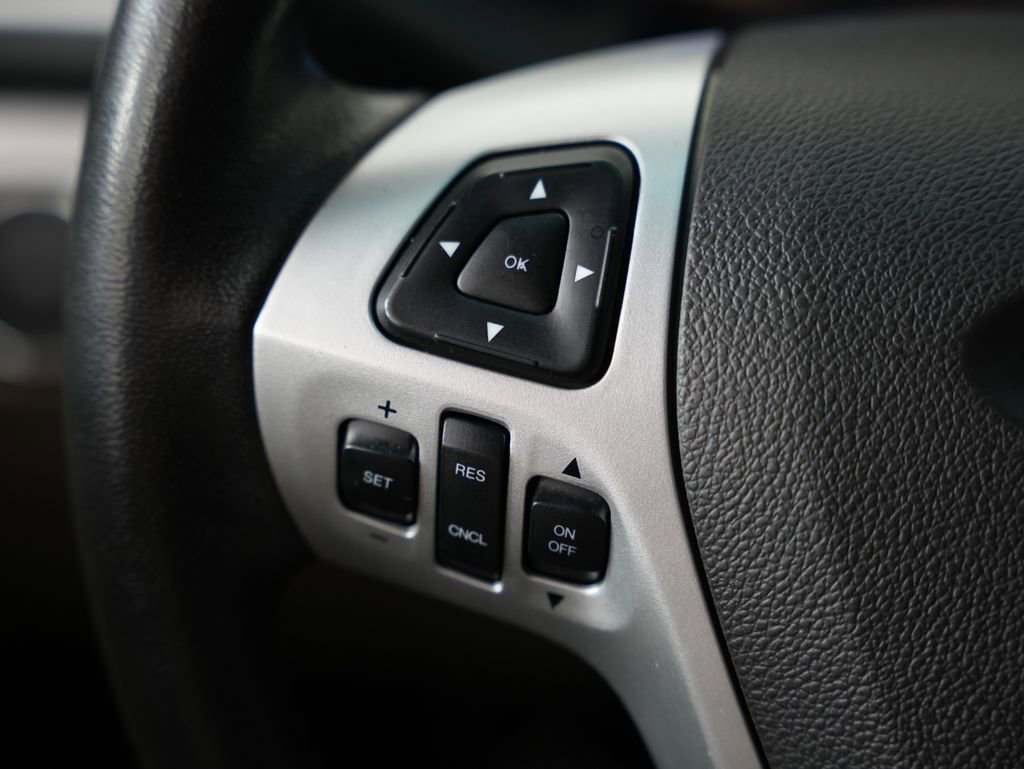 Used 2013 Ford Explorer XLT image 12