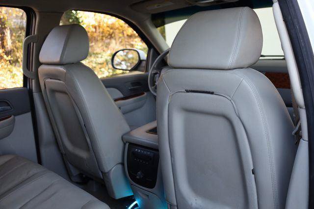 Used 2008 Chevrolet Suburban LT w/ LT Preferred Equipment Group RWD image 22