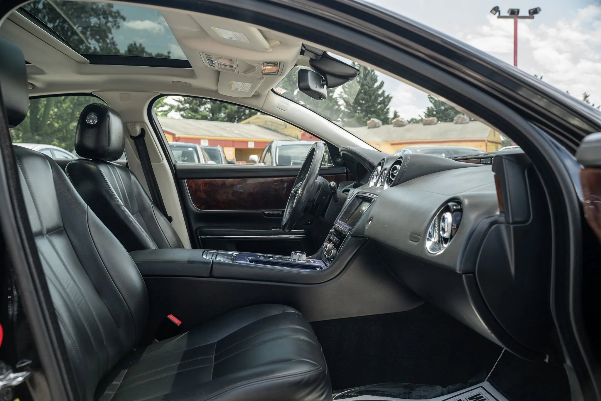 Used 2013 Jaguar XJ AWD image 13