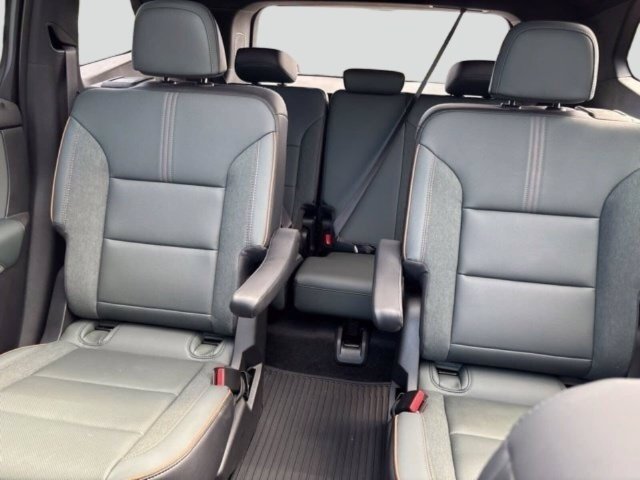Used 2026 GMC Acadia AT4 w/ Luxury Package AWD/4WD image 33