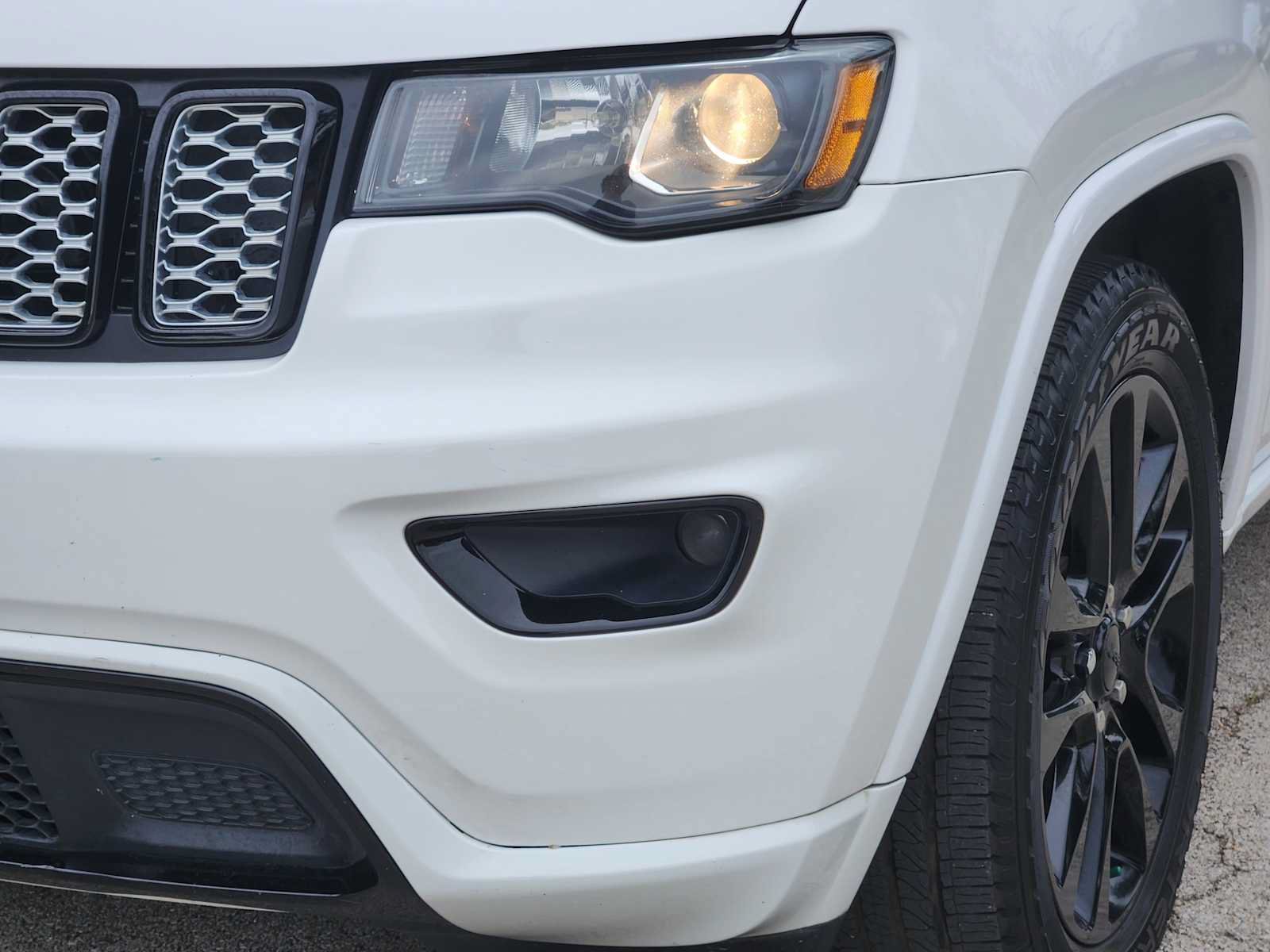 Used 2018 Jeep Grand Cherokee Altitude RWD image 7